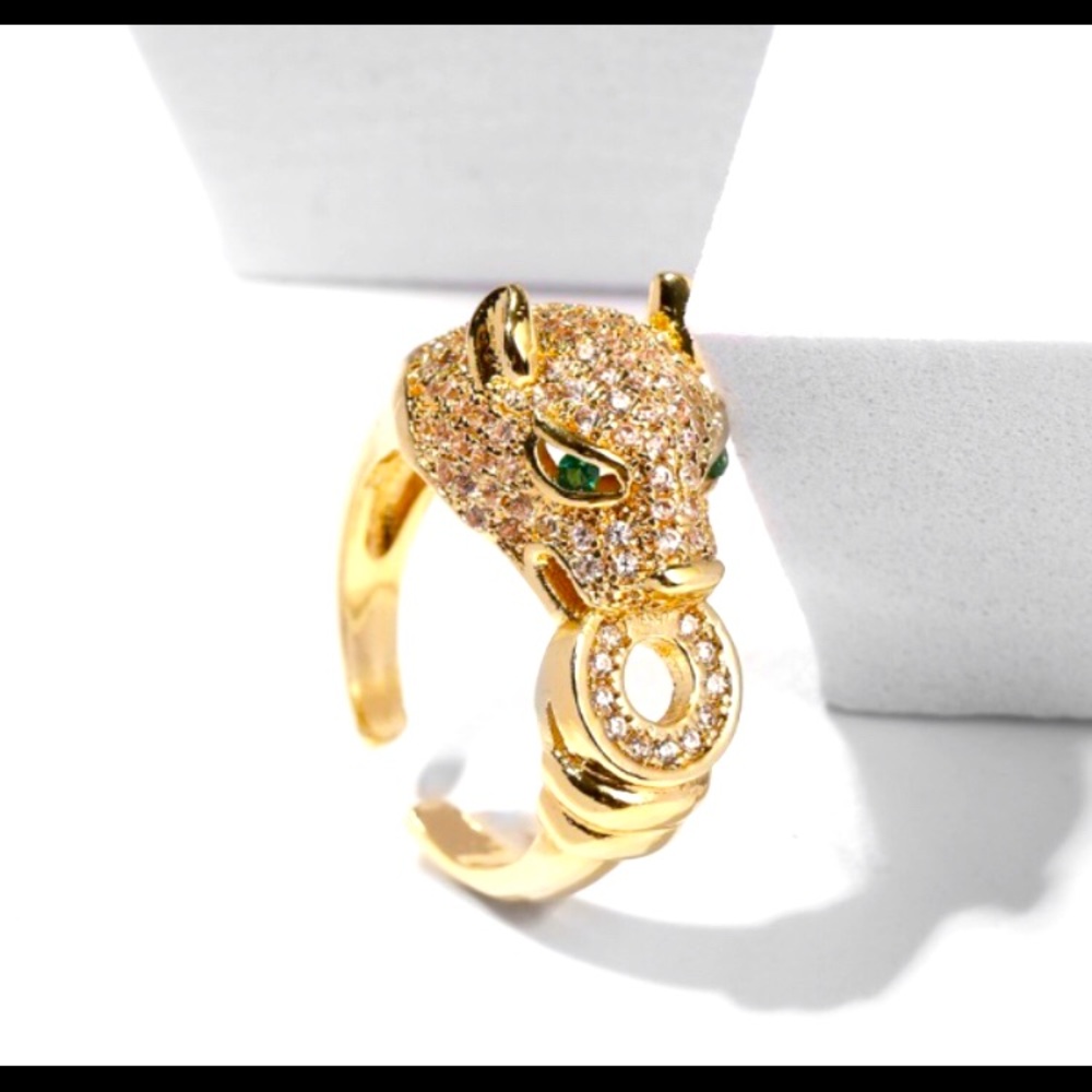 NEW! Panther Ring w/Rhinestones